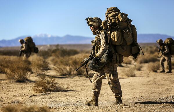 #WARFIGHTERWEDNESDAY: Is the weight of the world is on your shoulders? #Marines routinely carry 60+ lbs into combat.