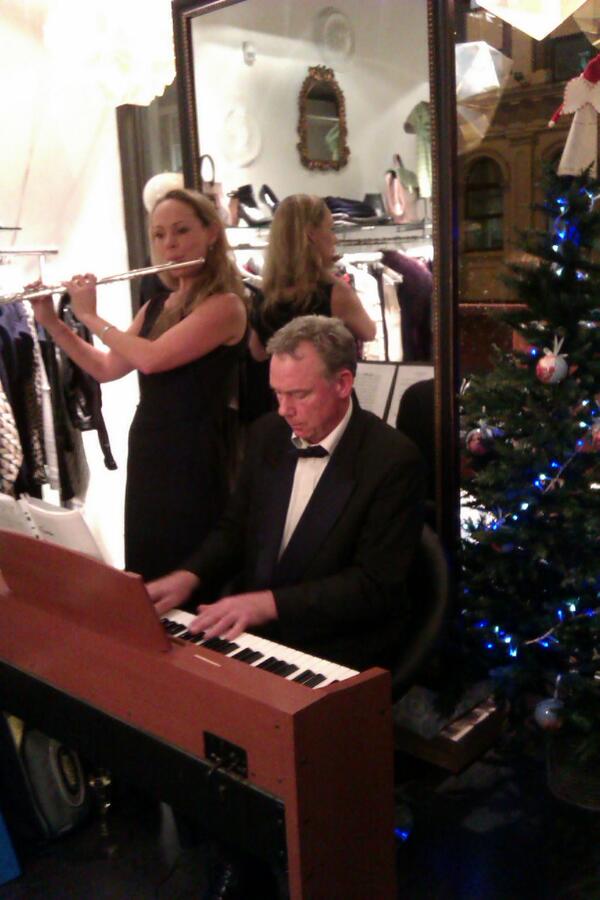 Music &amp; wine at the <a href="/_maniamia/">Mania Mia London</a> Christmas Winter Wonderland party