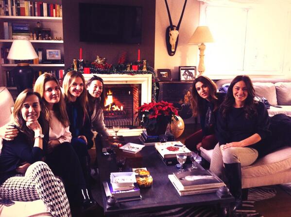 BeatrizNicolas_'s tweet photo. Friends Christmas Lunch at home http://t.co/gJesGpxOKZ