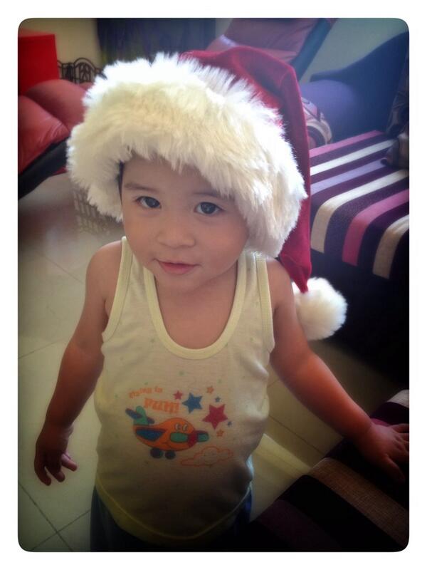 lhaeiyhe's tweet photo. Our little Santa's ready for Christmas! http://t.co/YJtrs3aj0U