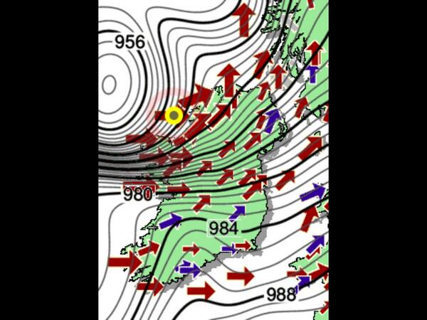 lcgeography's tweet image. So that'll be quite some storm heading our way... #Y13 #pressuregradient