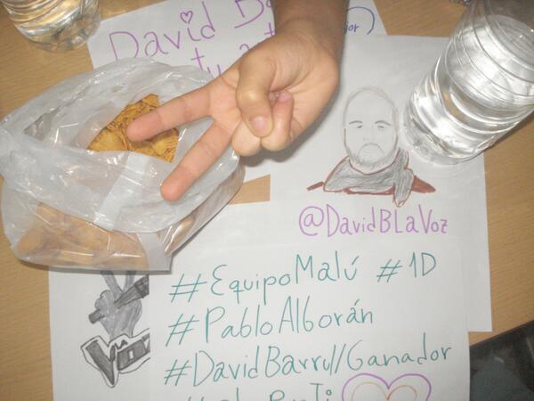 DavidBarrullFan's tweet photo. @lavoztelecinco Aquí,de party con las amigas calentando para esta noche #PartyHard #LaVozLaFinal #DavidBarrullGanador http://t.co/OWgFhpzQDG