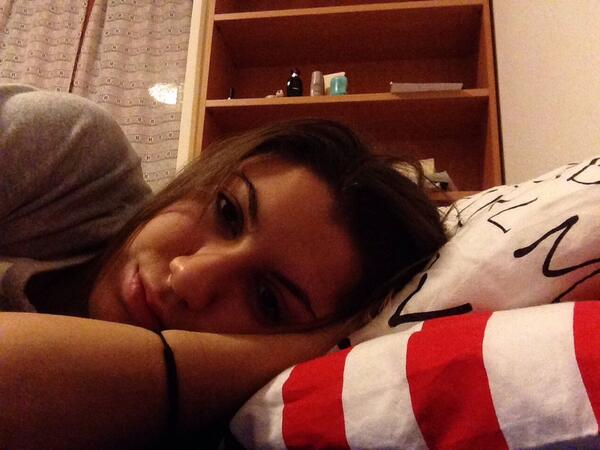 VanePalli's tweet photo. #pavia #buongiornouncazzo #letto #help #ciao http://t.co/GA4xe2nFm2