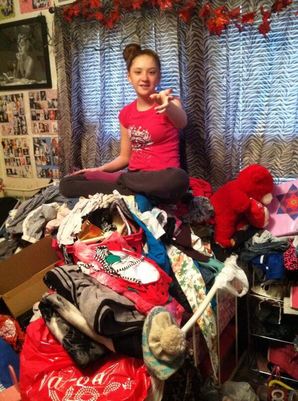 SammiLambie's tweet image. Thanks mom. #cleaningprocess 😂