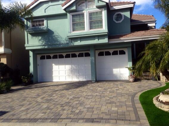 AlohaPavers's tweet photo. More beautiful #angelusblock #courtyard in grey/moss/charcoal w/ charcoal 4x8 #pavers #driveway #bayharbour http://t.co/mbffmdesSX