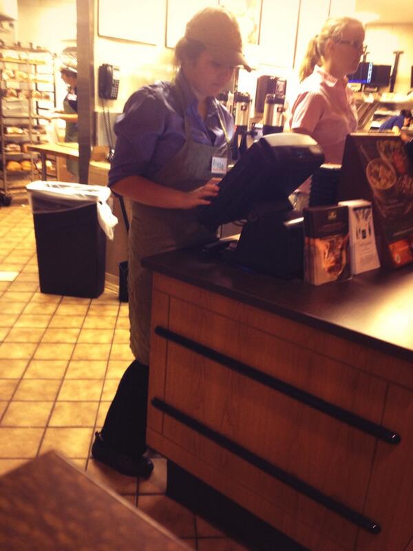 RiahJanae36's tweet image. Lol @ @alyssafletchhh #worklyfe