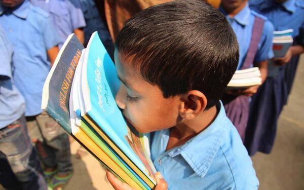 VoiceOfBangla71's tweet image. #FreeTextBookDistribution in #Bangladesh by Awami Government.
...A Child taking the smell of new books.. :)