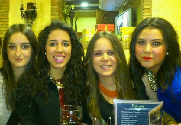 IsabelPalomo24's tweet photo. Y la verdad es que fue una gran noche! @mariremegonzale @Mercedess16 @Mj19rh ;) os quiero!;) http://t.co/TBPkW2T5ew