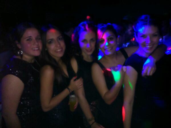 LiiLiri's tweet photo. He empezao el año en la mejor compañía... Con ellas :) http://t.co/QKyq2yGlu0