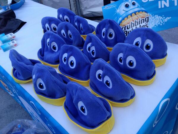 ScrubbingBubble's tweet image. These hats are rockin w/ #BubbleLove. We’re passing out goodies &amp;amp; doing good on 46th street b/w 7th &amp;amp; 8th #LetsBubble