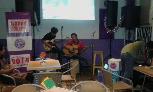 infoeventsmg's tweet photo. RT @indahlumiere Akustikan @LeBlancSmg. Hayuk gabung.... http://t.co/PV4q6B9zEK