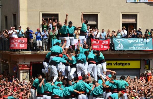 Verds's tweet photo. Any de contrastos, els records per les persones que han format part d'aquesta aventura sempre ens acompanyaran. http://t.co/YVWhUbaaRf