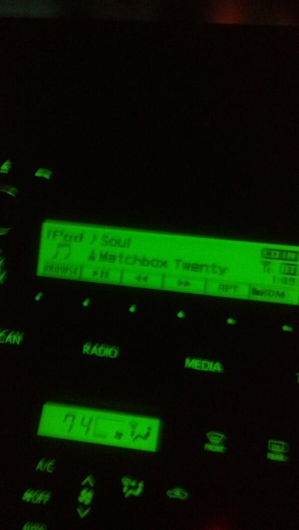 drunnfeldt's tweet photo. Kicking' it old school with #somuchsoul #latenightdrive @ThisIsRobThomas @StalkingKyle @RepairMethod @MatchboxTwenty http://t.co/UXejshbOvq