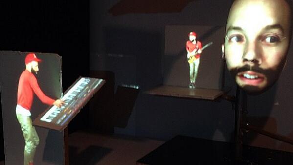 Digitium_fr's tweet photo. http://t.co/rKnu5qflbF > Clip-pocket : mini mapping vidéo. http://t.co/qEHvlxNTZA