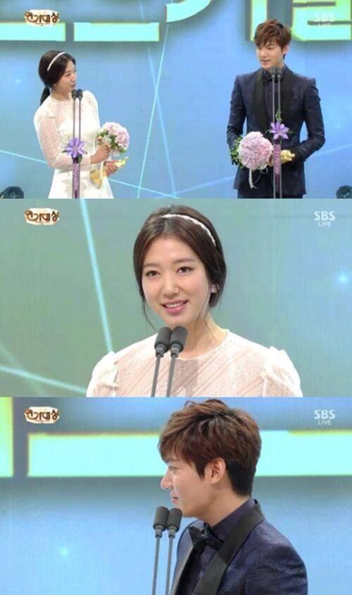 HeirsKR's tweet photo. RT @allkpop: Lee Min Ho and Park Shin Hye win 'Best Couple Award' (2013 SBS Drama Awards)
http://t.co/utP4grpRjw
SAM http://t.co/4BaaAaLU12