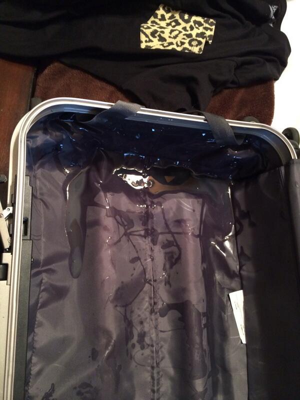 JasonPoston's tweet image. 1st time since 1851 @Kiehls wasn't good for a guy...ruined my New Years outfit! #flightProblems