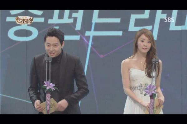 TheDiva1120's tweet image. Park Yoochun and Jung Yumi. #SBSAWARDS couldn't post earlier #mutitasking 😜