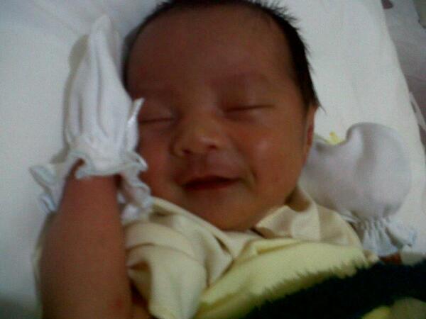 wahyuriry's tweet photo. Happy new year mummy@Riry_vx http://t.co/pmnP7Huq8H