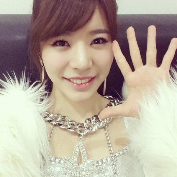 [OTHER][12-12-2013]SELCA MỚI CỦA SUNNY - Page 3 Bc0qZOmIcAANFIg