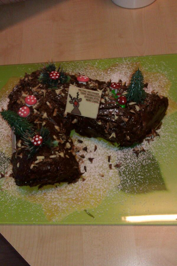 chritrat's tweet photo. Yule log @MaryBerry: Thank-you! #bake-off http://t.co/k9bc5vhteS