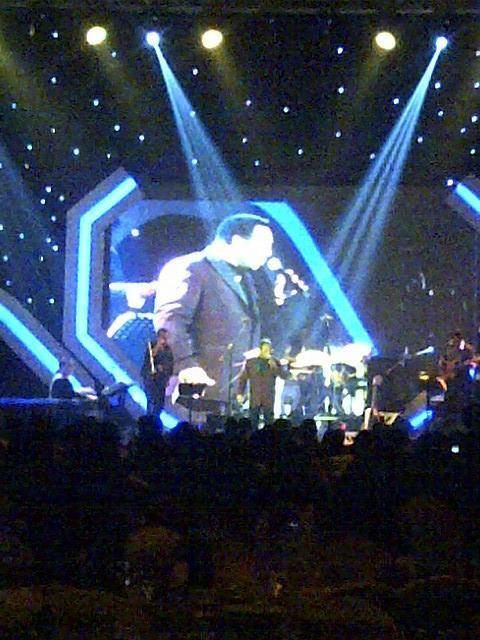 George Benson On Stage .. @AgiHardono <a href="/DONNY_DSS_SOUND/">Donny Hardono</a> <a href="/Gyaanandini/">Gya Anandini Fathoni</a>