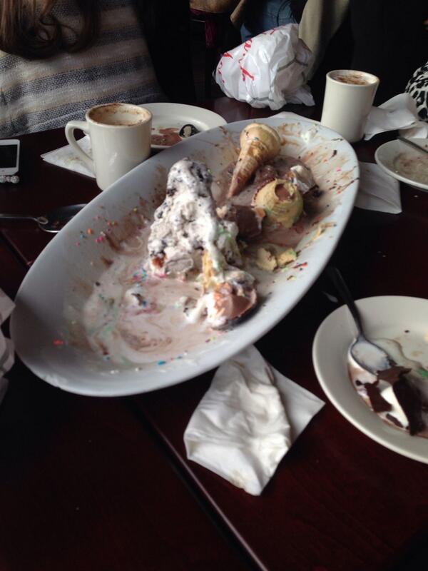 steffifrasc's tweet image. Biggest fatasses 🙈 #cleanedit