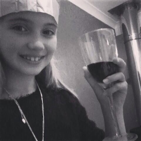 JennSilcock's tweet photo. Cheers ma deers http://t.co/d2fSzR0NRh