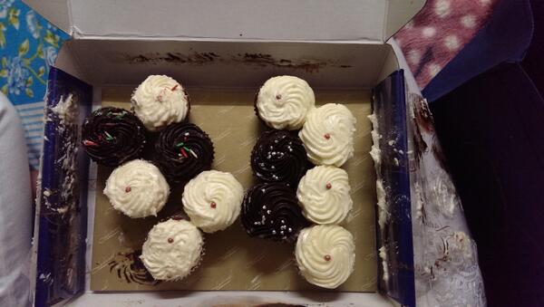 Aishurai's tweet image. #labonel #cupcakes #Hardwell #youtube.. that&apos;s how my new year is!