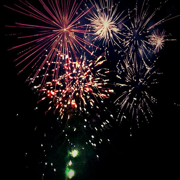 MELLYOCTAVIA_'s tweet photo. 2014, please be good!! #noregret2013 #justlove http://t.co/nouvgvxuUO