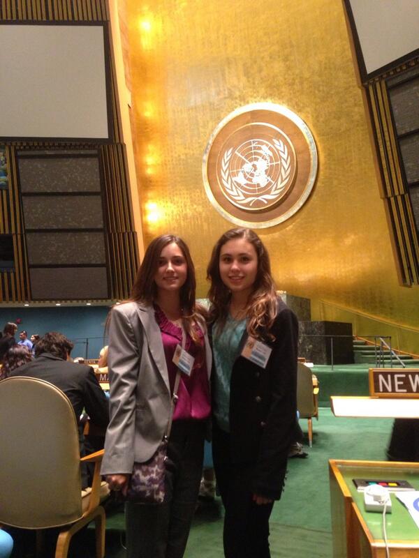 larisamoralesg's tweet photo. Visiting NYC for the 1st time! Still can't believe I got to sit in the GA of the UN headquarters! #highlightsof2013 http://t.co/cu8zPYU7rN