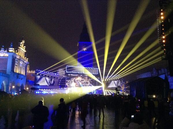 TadTrylski's tweet photo. Lighting designer's dream - leave fog machine at home.
(sadly, airport closed) http://t.co/dNUwC5jcb6