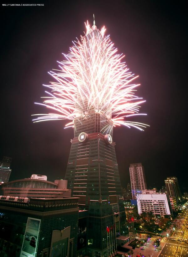 ABC's tweet photo. The New Year is now sweeping through Asia, including celebrations in Taipei, Taiwan: http://t.co/HNx7qHbqBD