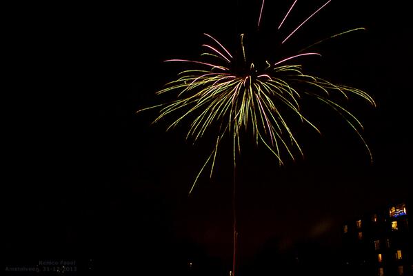 ReFa's tweet photo. #Vuurwerk + #LightningTrigger: Een boven verwachting goede manier om vuurwerk te fotograferen! http://t.co/D8QwHq60D8