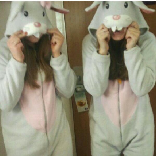 Juudjee's tweet photo. "@x_Adinda: DRESS TO IMPRESS, hmm.. konijnenpak denk ik dan maar? @juudjee http://t.co/cfJ2nUepqn"