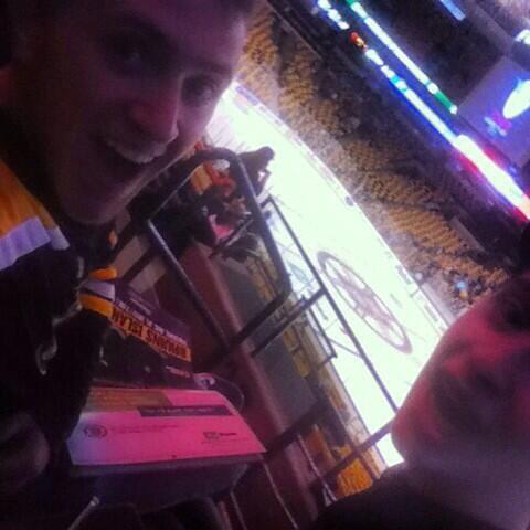 PubJJ's tweet photo. #NHLBruins with the broski @adam_publicover http://t.co/PqHUnhmAZx