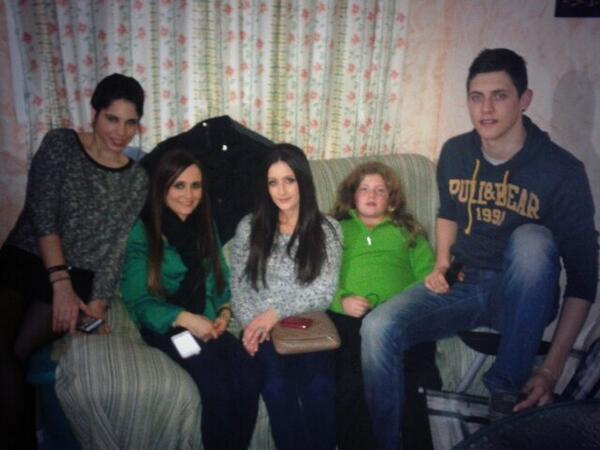 Lore_1211's tweet photo. Nochevieja 2013!!! Primitos!! @pinkarrioqwer  @NuriaMoyaAlcnta http://t.co/tvexsEcNNE