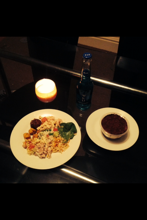 MadCatLaydee_'s tweet photo. My New Year #ComeDineWithMe except I’ve completely cheated 😙 🍴 http://t.co/gf1y0dHA7r