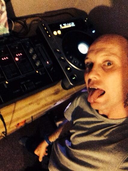 AdccDj's tweet photo. Bounce music dropped this New Year's Eve big up http://t.co/5MIDpHEP5e