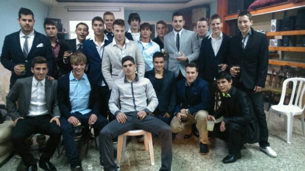 miralletes93's tweet photo. La cabila 93/94 os desea Feliz año nuevo http://t.co/wGSrp6LE8e