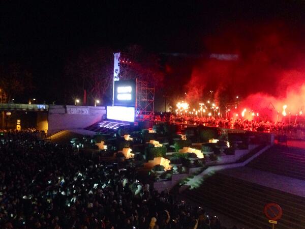 barcelona_cat's tweet photo. Comença l'espectacle de @LaFuraDelsBaus @borinots per rebre el #CapdAny2014 #Montjuïc #bcn #Barcelona http://t.co/V6q6dhVwih