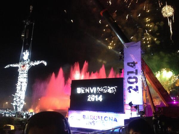 barcelona_cat's tweet photo. Bon #CapdAny2014 #Barcelona #bcn! / ¡Feliz #AñoNuevo2014 #Barcelona #bcn! / Happy #NYE2014#Barcelona! http://t.co/YFInxttlXH