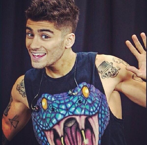 Sable_Tiff's tweet photo. @zaynmalik  May you die 💔  Y so handsome for 😐 http://t.co/t1zyWSbAoc