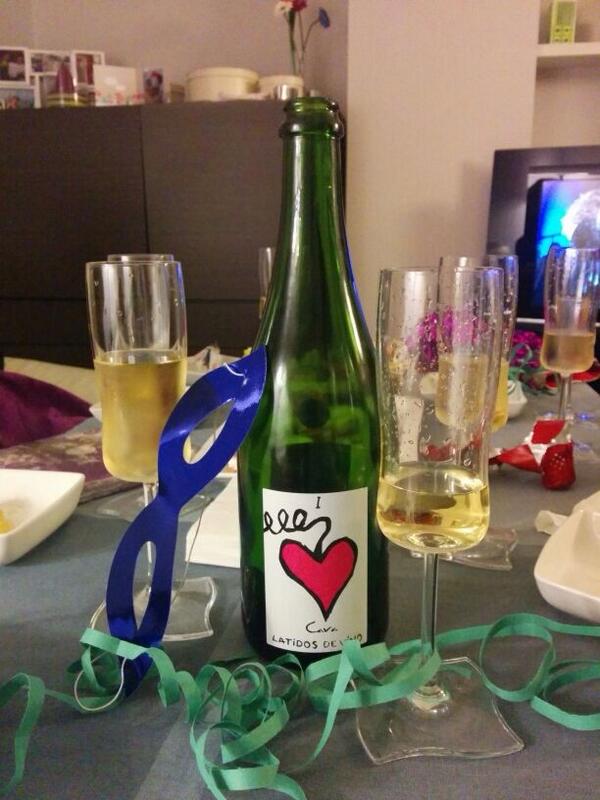 maridartecom's tweet photo. Brindemos con un buen cava por el 2014 @latidosdevino http://t.co/vBpMpURXwh