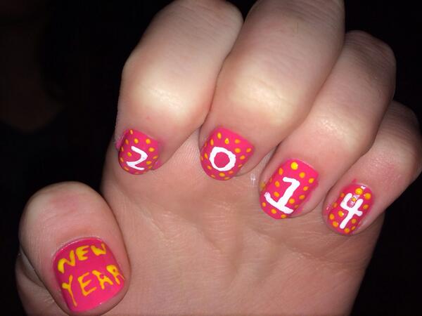 StevenLCrouch's tweet photo. Kerstin's fingernail art! http://t.co/MLtH9NJkyL