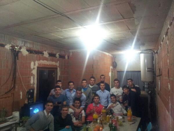 CasaAntonSL's tweet photo. Feliz año guapitaas! #GrandesQueMeLlevoDel2013 http://t.co/WJwtKiL9UE