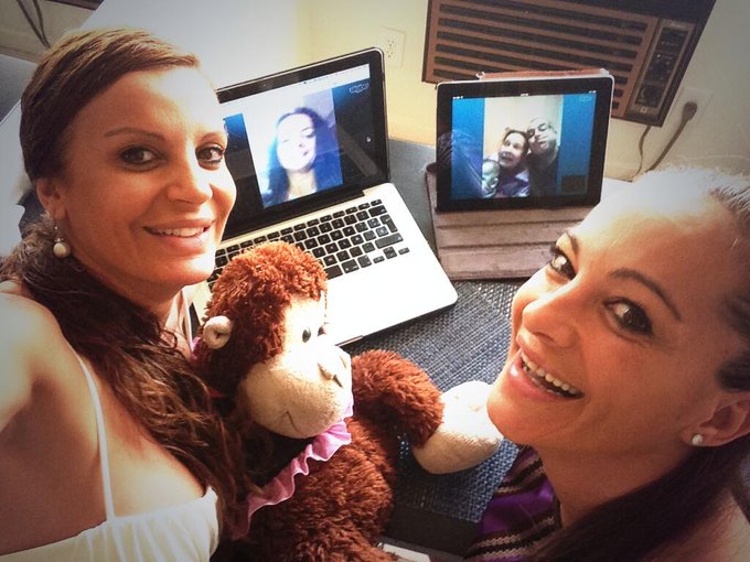 Mari y yo desde🇺🇸 comimos las Uvas a traves d skype con mi mami, mi hermana Olga y mi tete Sergio Sofi