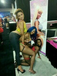 ulises_irvin's tweet photo. CULONAS SUPER PUTAS Y DELICIOSAS #BLACKASSES http://t.co/6taO4fTeOn