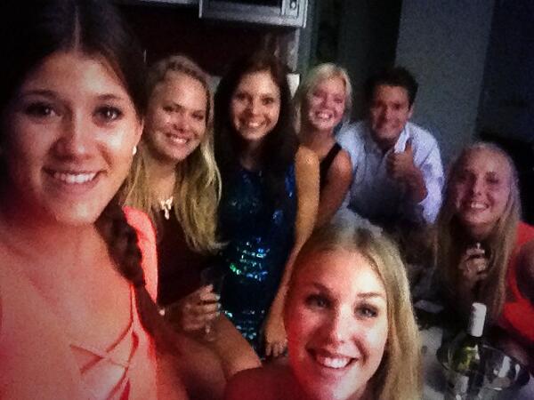 Rebeccahilcz's tweet photo. Gott Nytt År från oss i Brisbane 😃🍸🍺 http://t.co/DHyVGNREnA