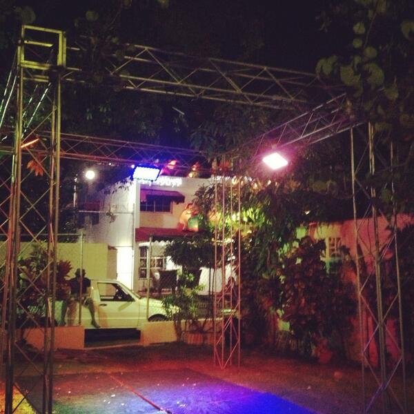 eventopiard's tweet photo. Preparando todo para recibir el 2014 ;) #truss #trussing #trusscube #lights #sound #music #dj http://t.co/BxYHi3soyU