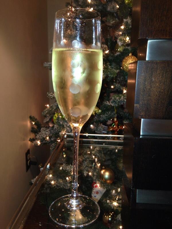 AMoCarse's tweet image. Happy New Year in two hours folks. #NYE #tryingtostayawake